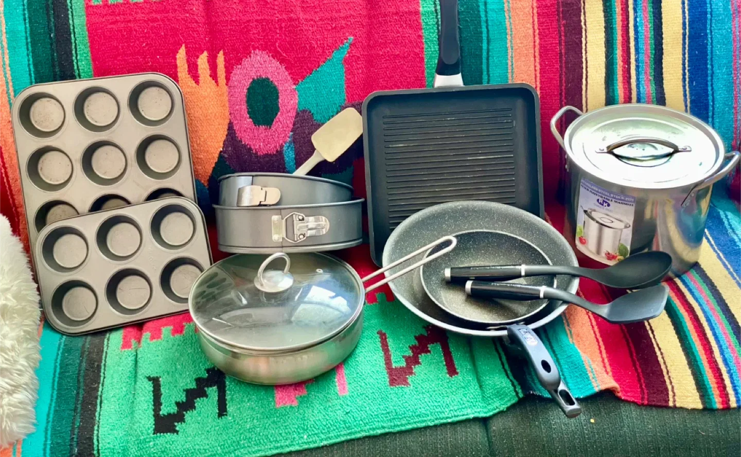 Kitchen bundle pots and pans etc…. image indicator(3)