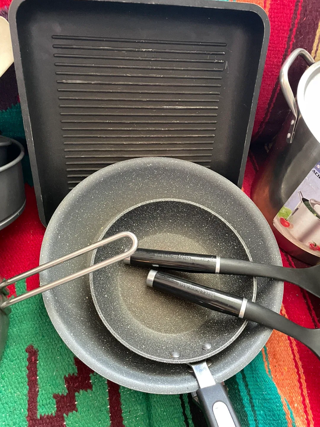 Kitchen bundle pots and pans etc…. image indicator(7)