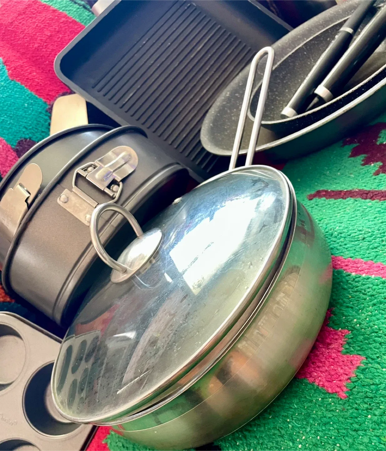 Kitchen bundle pots and pans etc…. image indicator(8)