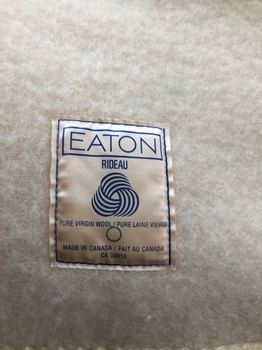 Eaton Rideau Pure Virgin Wool Blanket image indicator(2)