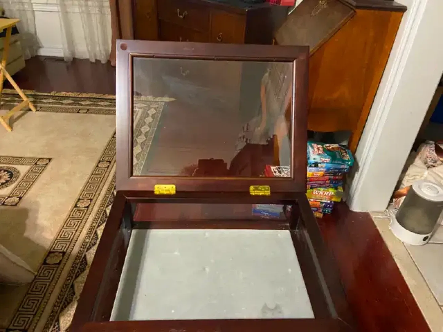 Display Coffee Table with Glass Top image indicator(4)