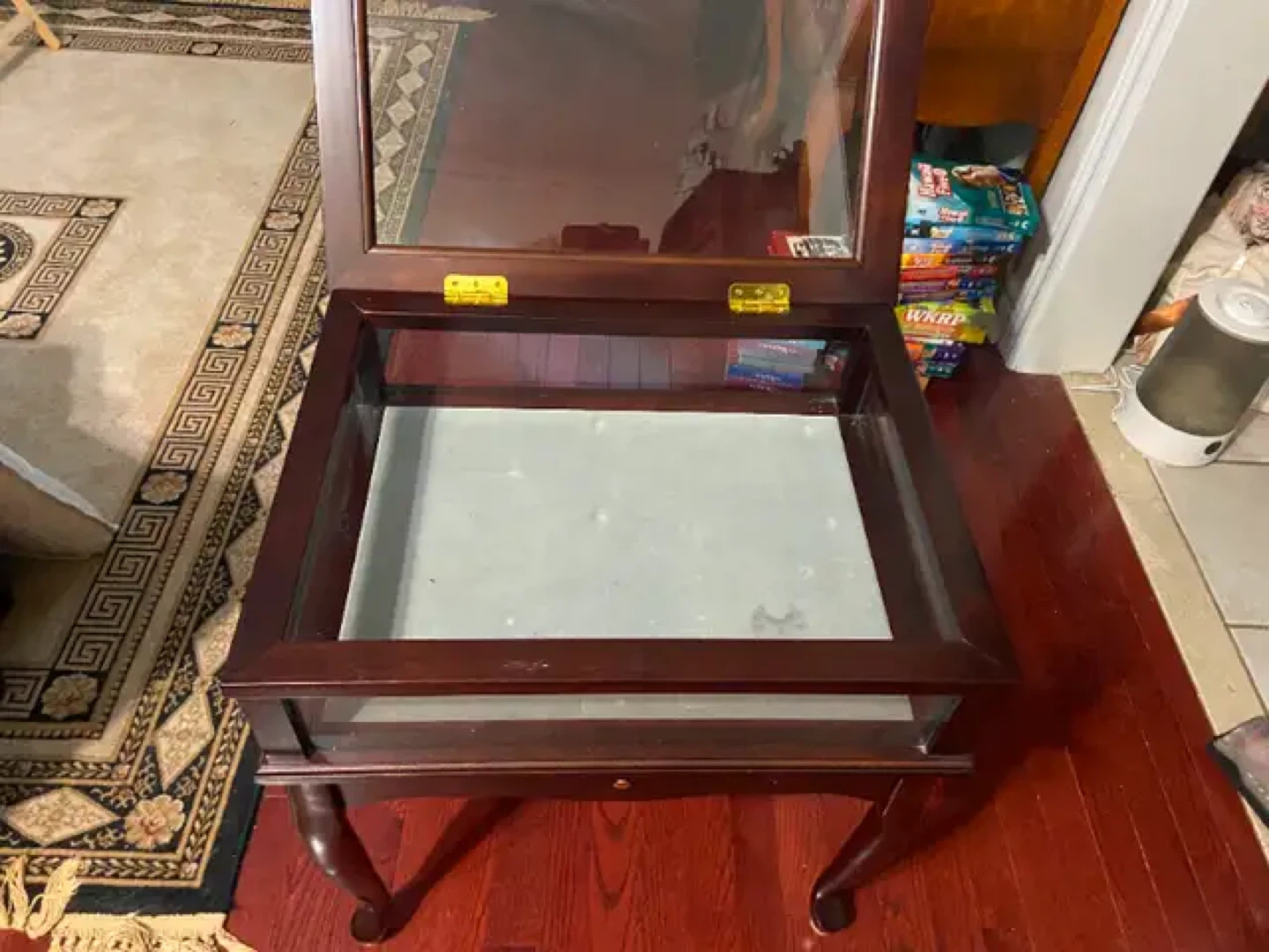 Display Coffee Table with Glass Top - photo 3