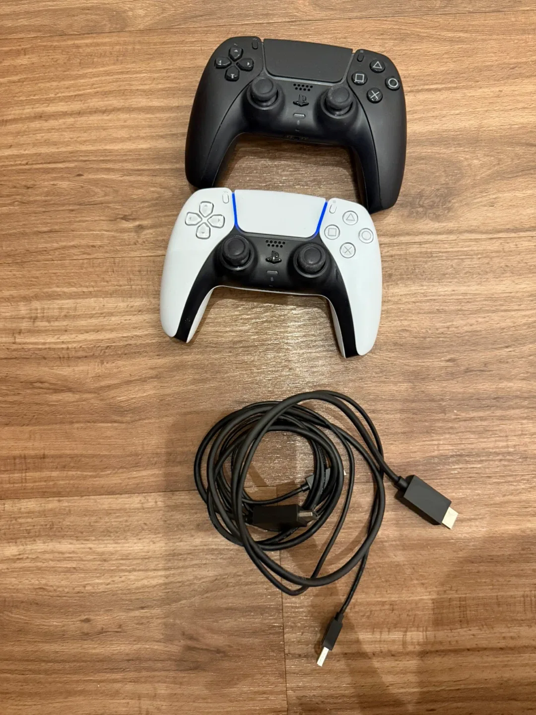 PlayStation 5 (PS5) Console with Extra Controller image indicator(4)