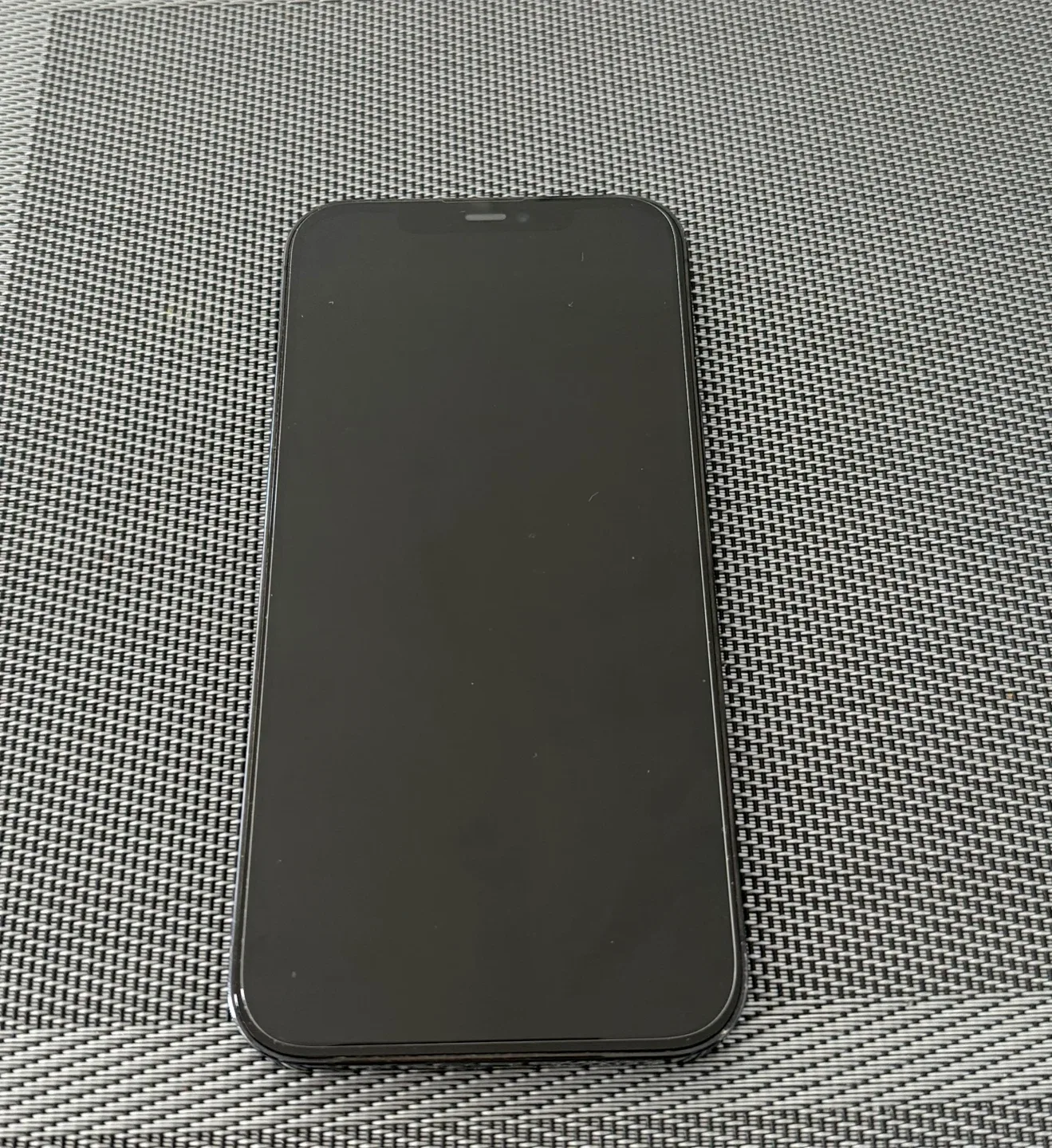 Apple iPhone 13 Pro Max image indicator(2)