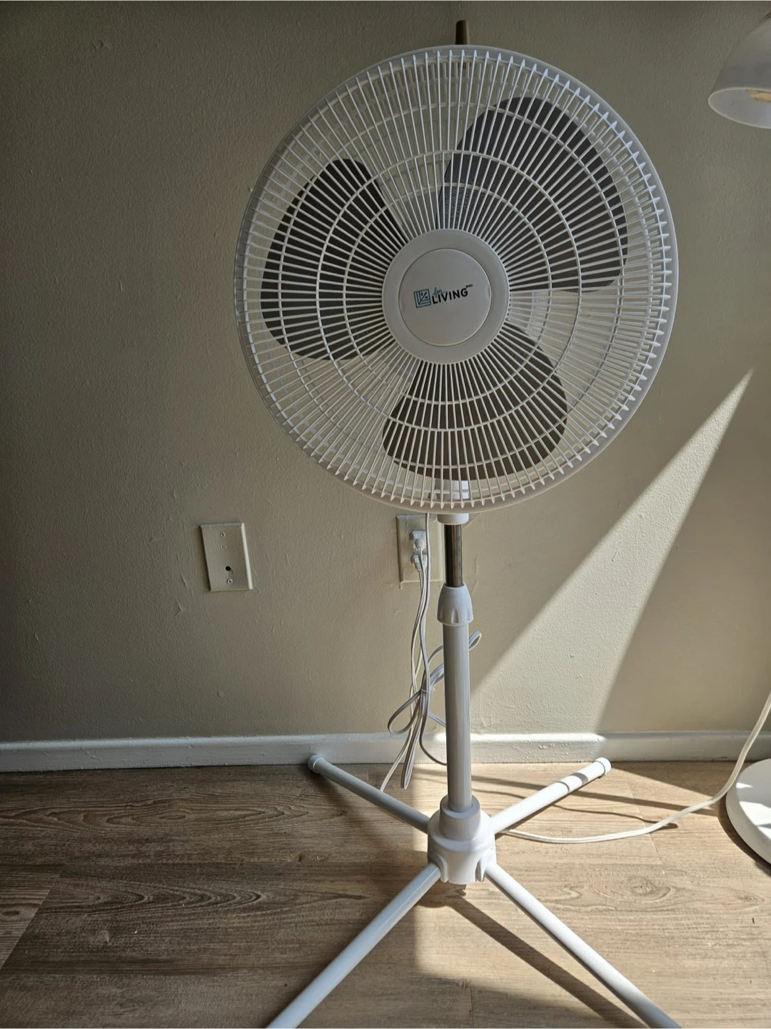 LK Living White Stand Fan