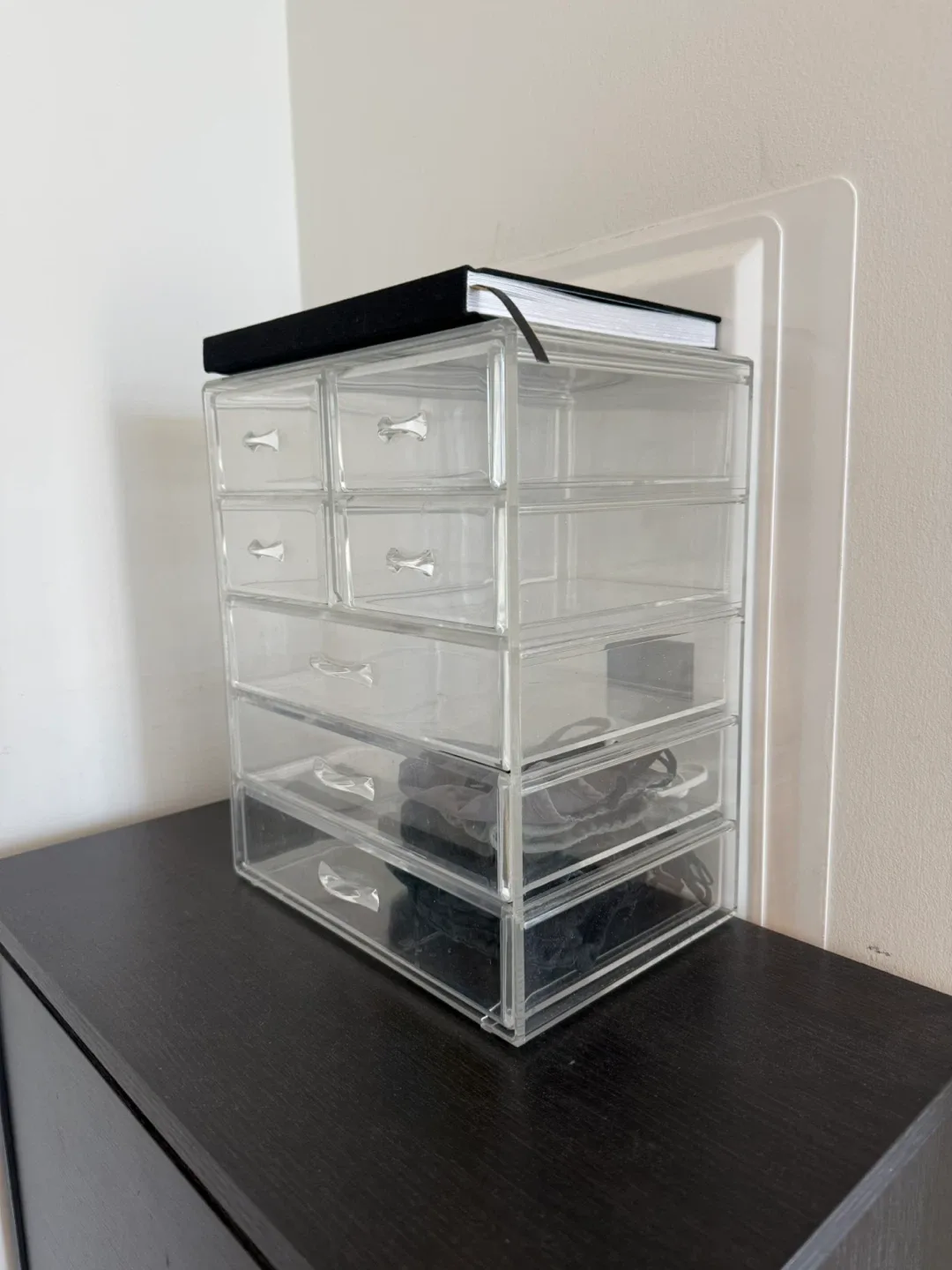 Acrylic Makeup Organizer image indicator(2)