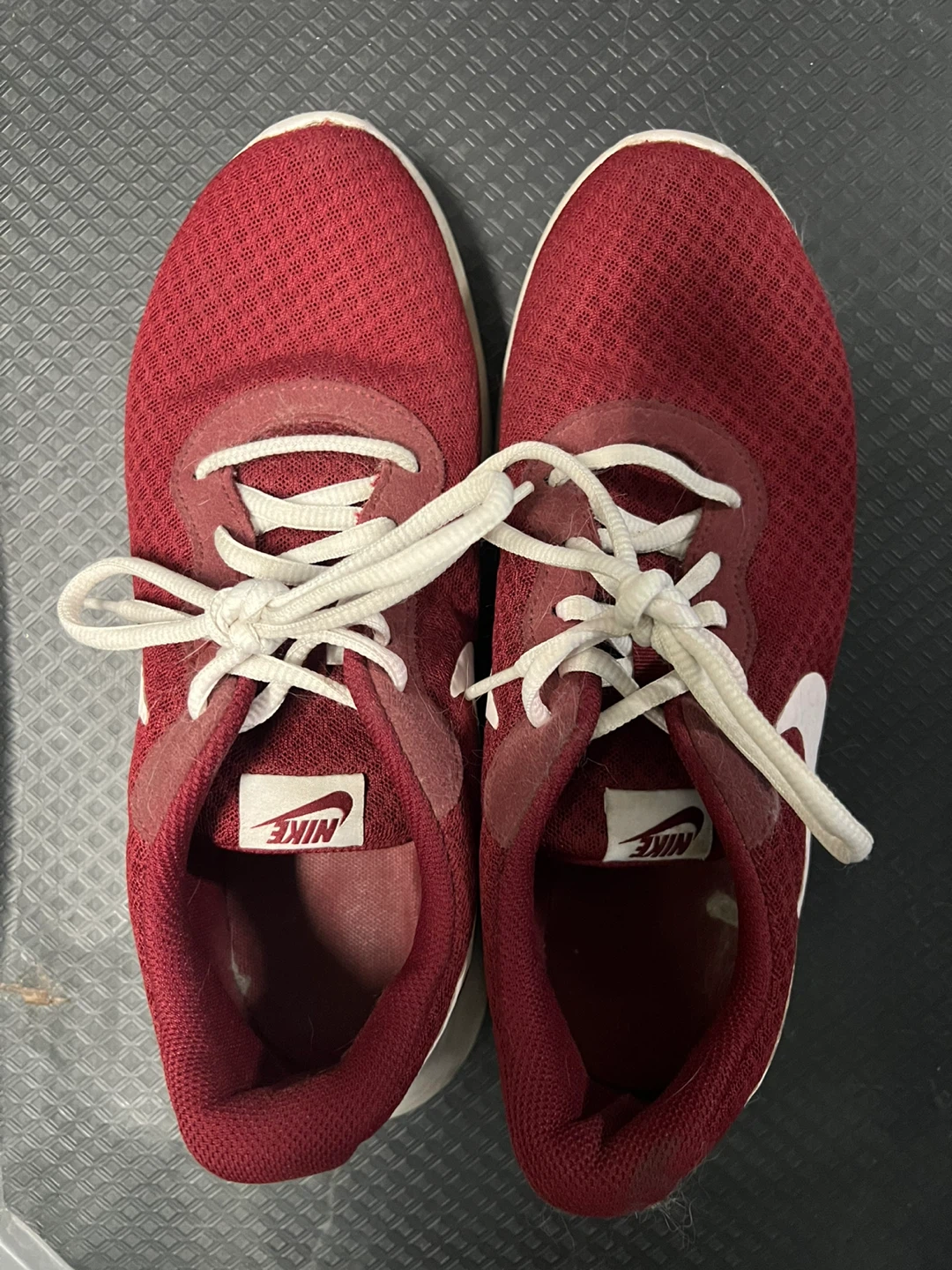 Nike Tanjun Running Shoes - Size 8.5 US