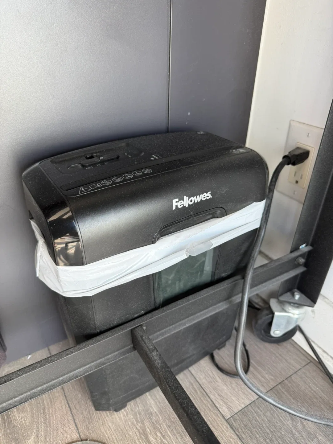 Fellowes 6C Paper Shredder thumbnail
