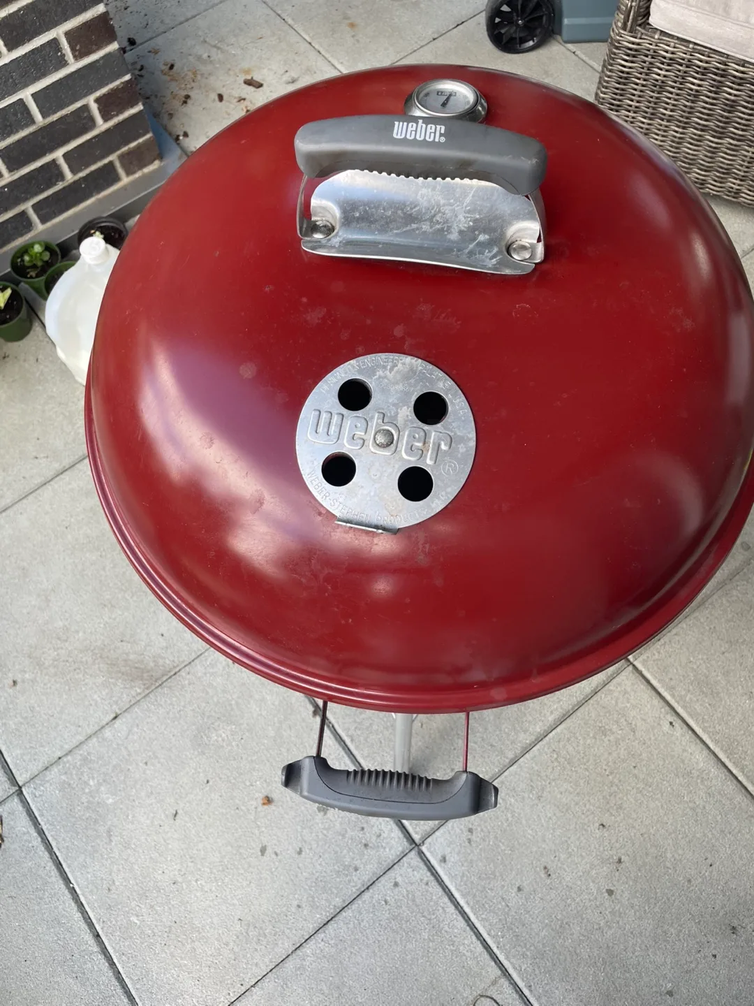Weber Original Kettle Premium 22-inch Charcoal BBQ in Crimson image indicator(2)
