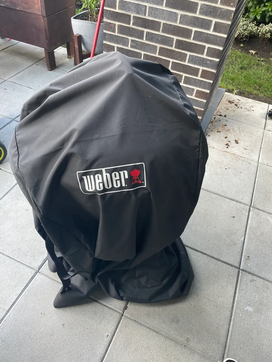 Weber Original Kettle Premium 22-inch Charcoal BBQ in Crimson image indicator(9)