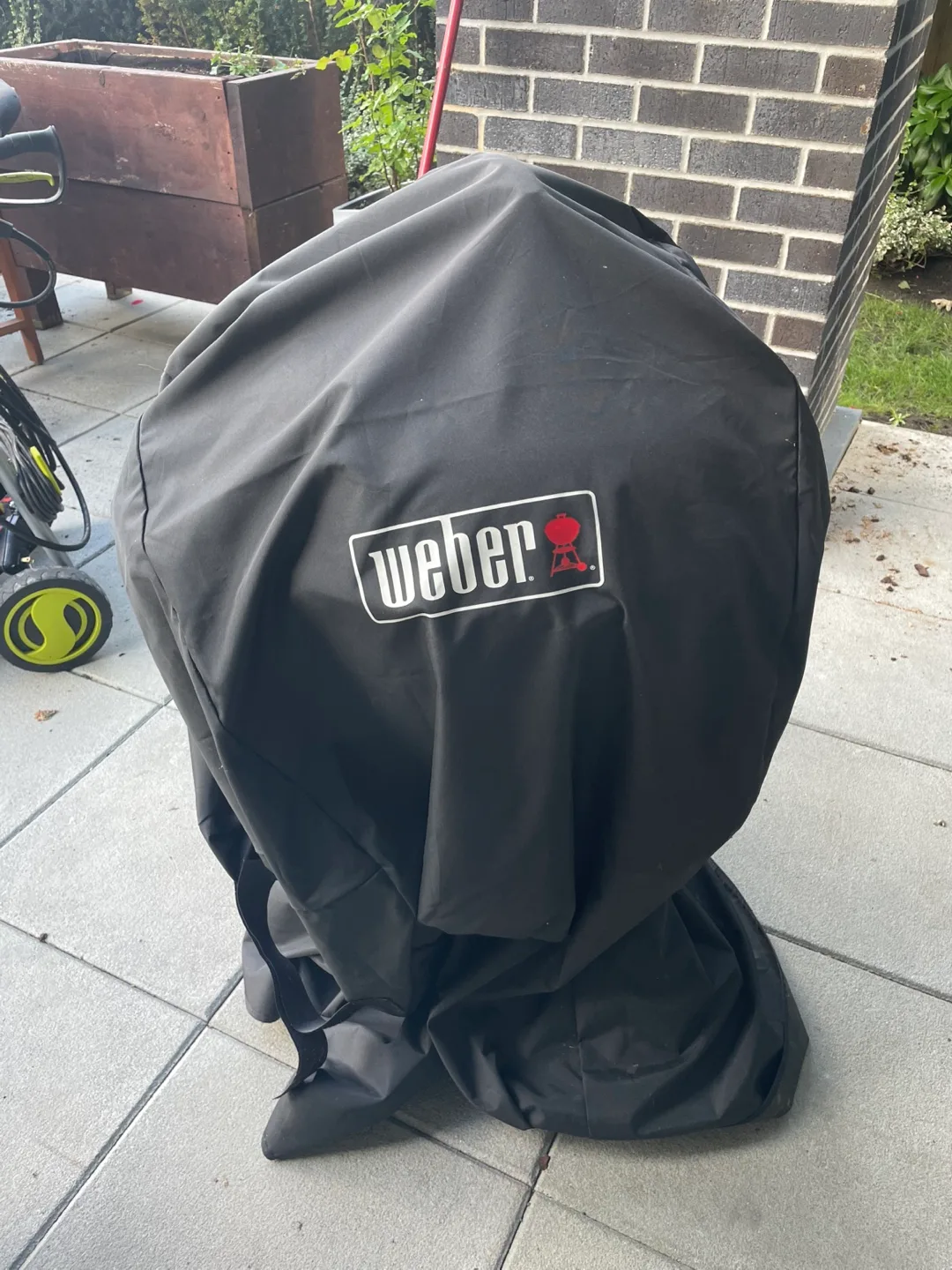 Weber Original Kettle Premium 22-inch Charcoal BBQ in Crimson image indicator(8)