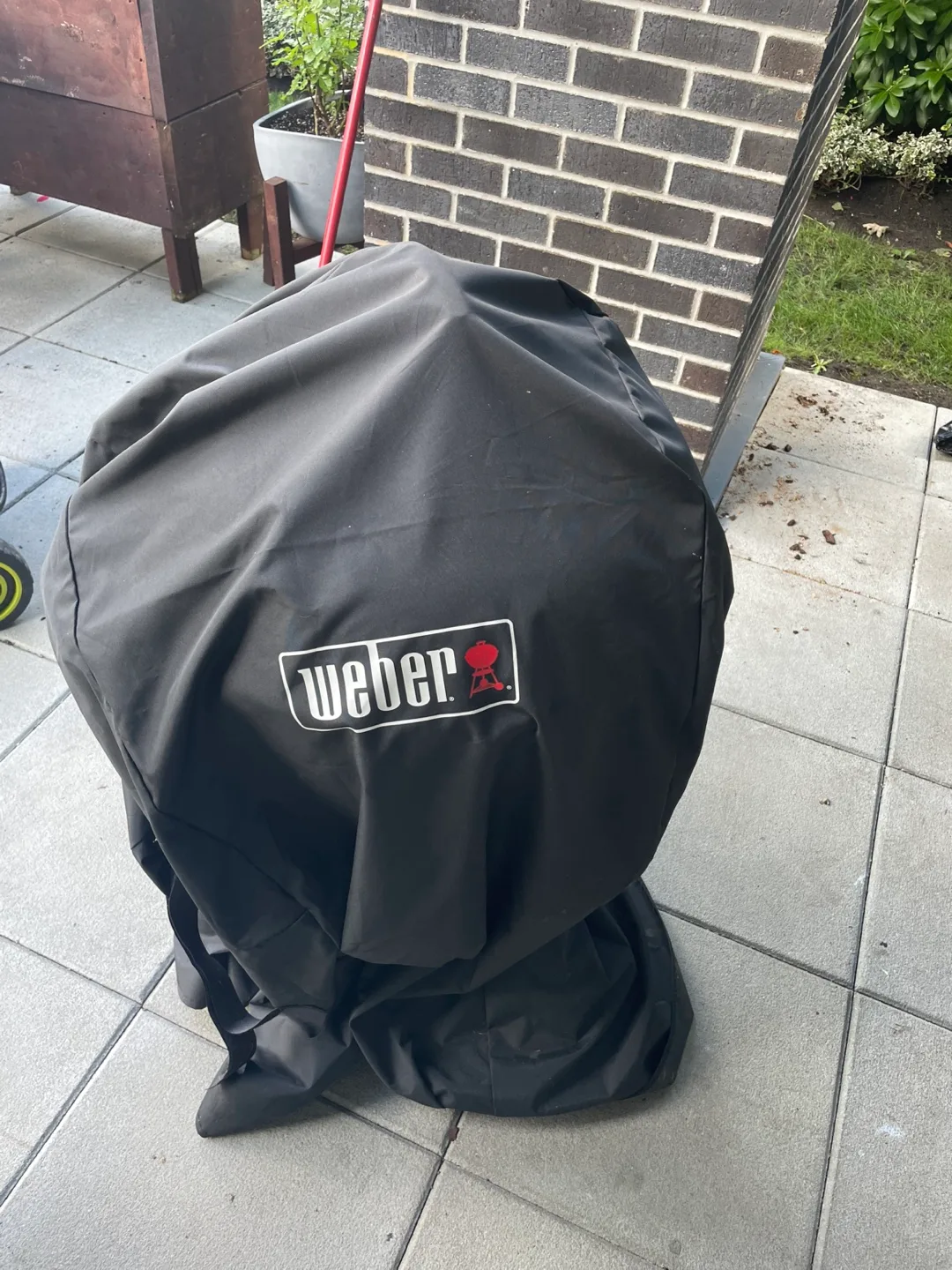 Weber Original Kettle Premium 22-inch Charcoal BBQ in Crimson image indicator(10)