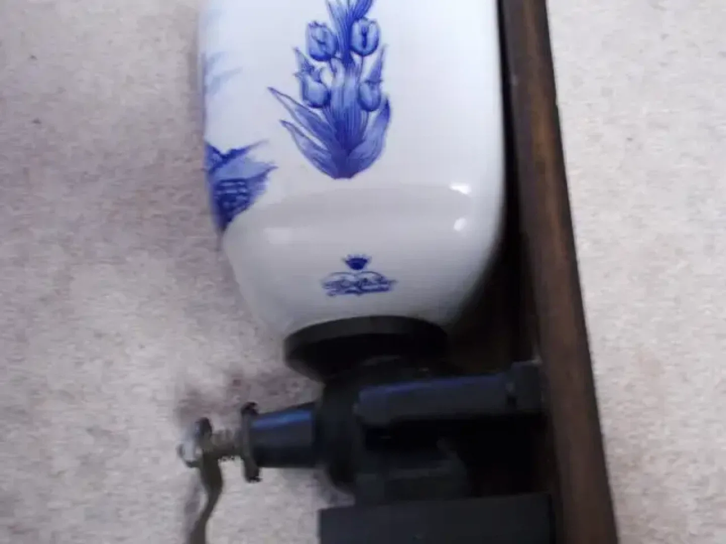Vintage Holland Delft Blue Coffee Grinder image indicator(4)