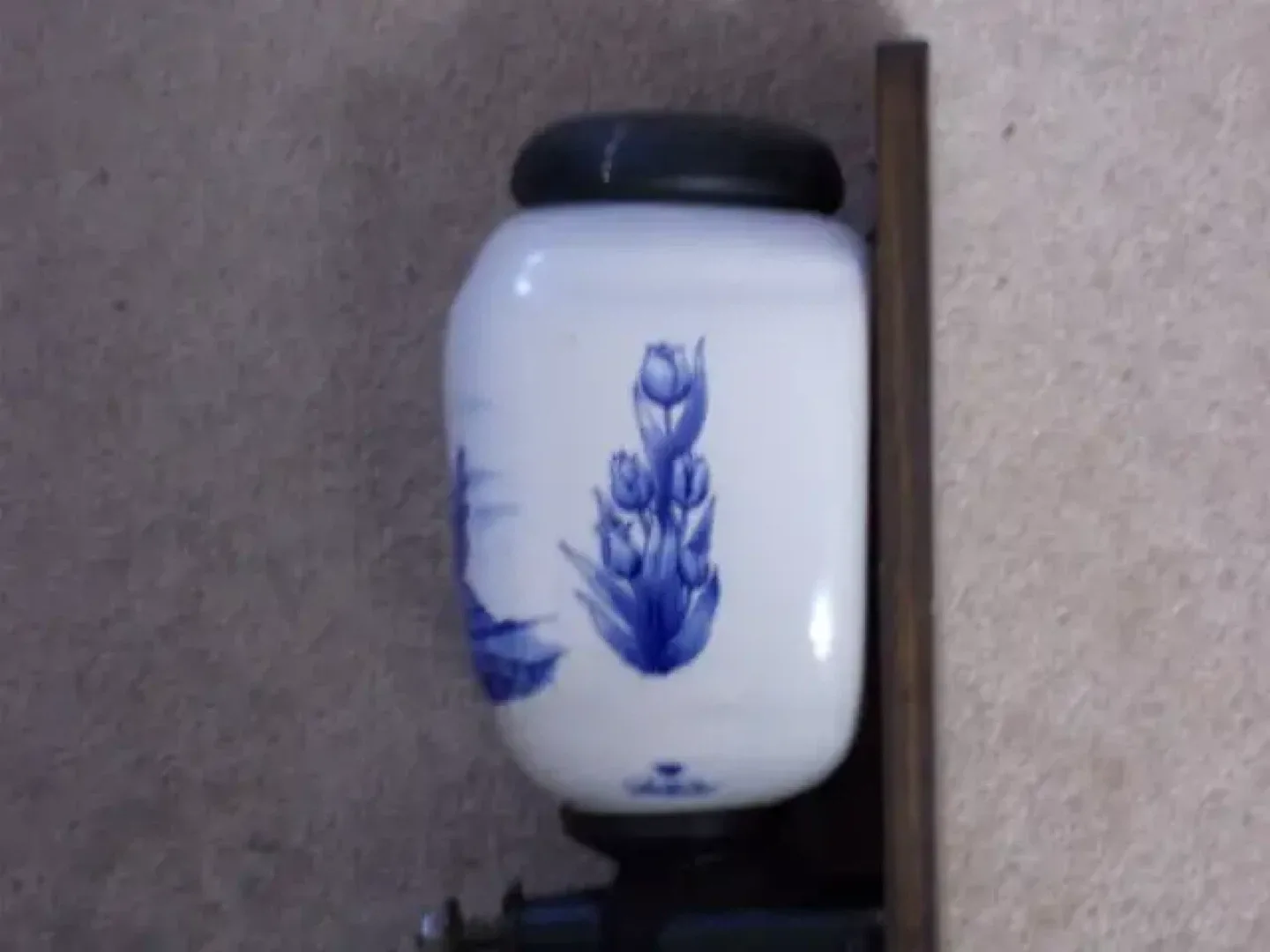 Vintage Holland Delft Blue Coffee Grinder image indicator(3)