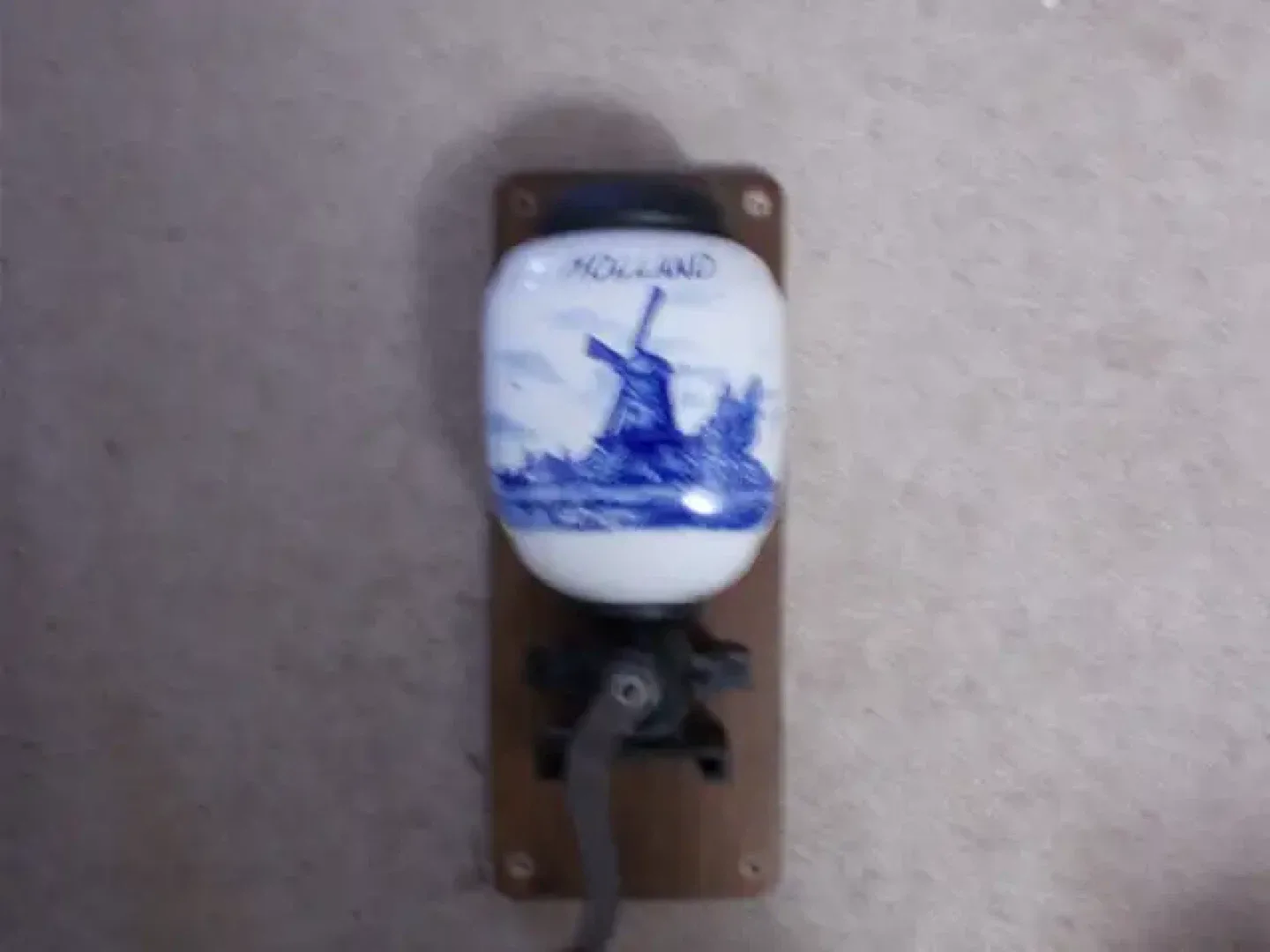 Vintage Holland Delft Blue Coffee Grinder image indicator(2)