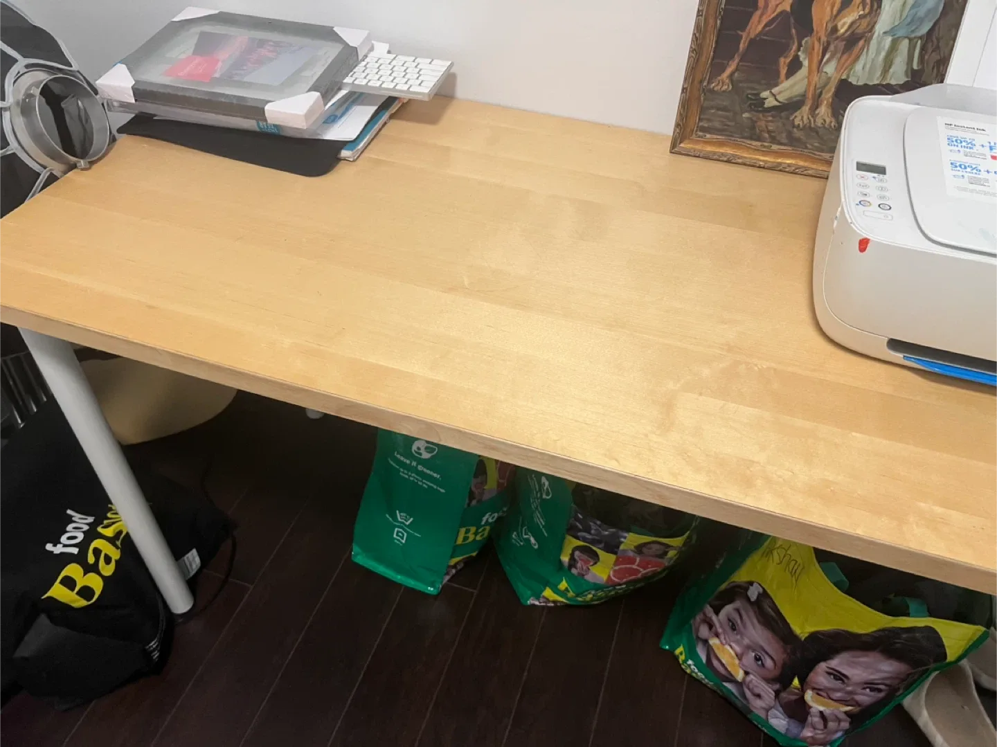 Desk with white legs image indicator(5)