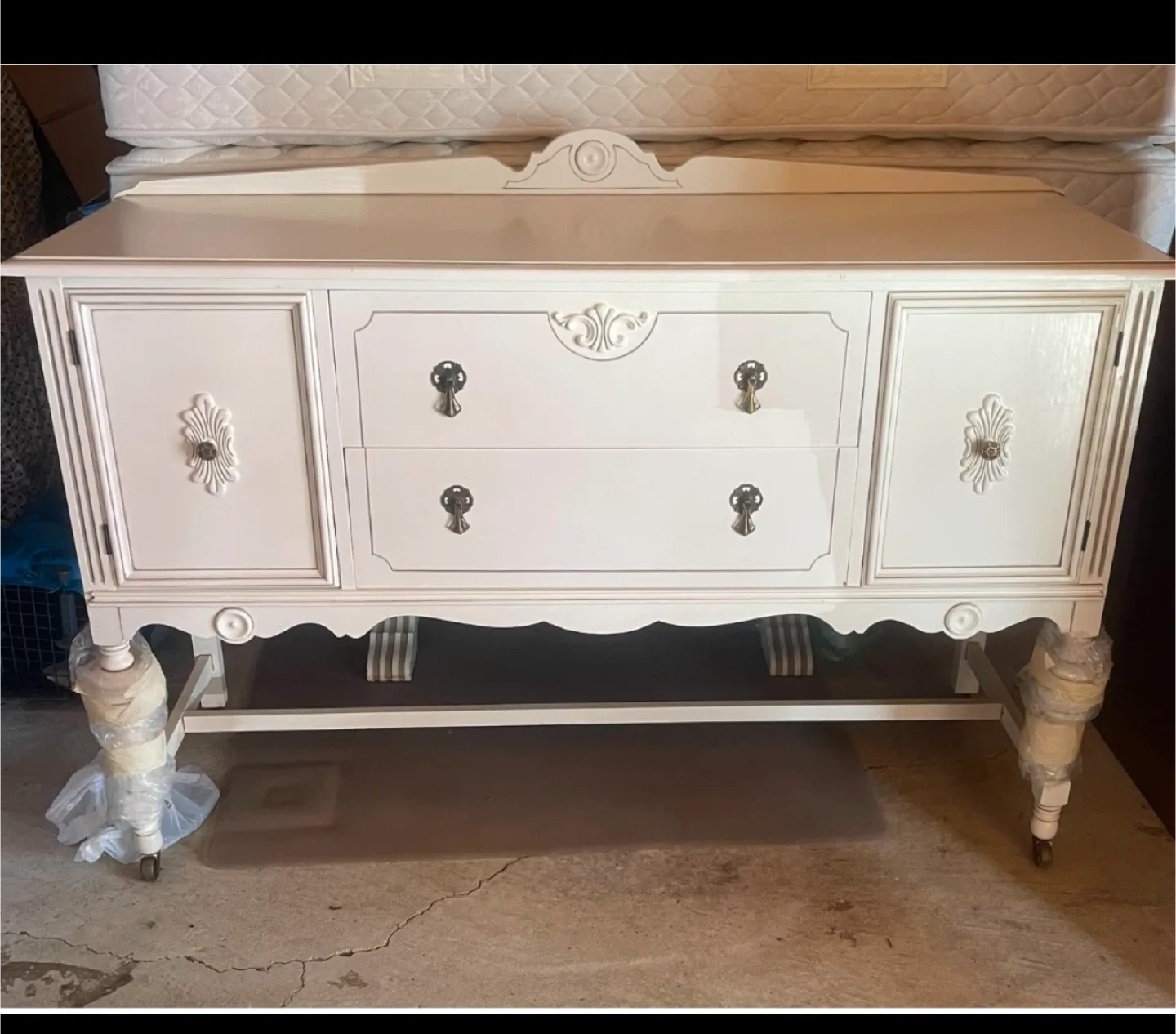 Dining Table Set & Buffet image indicator(2)