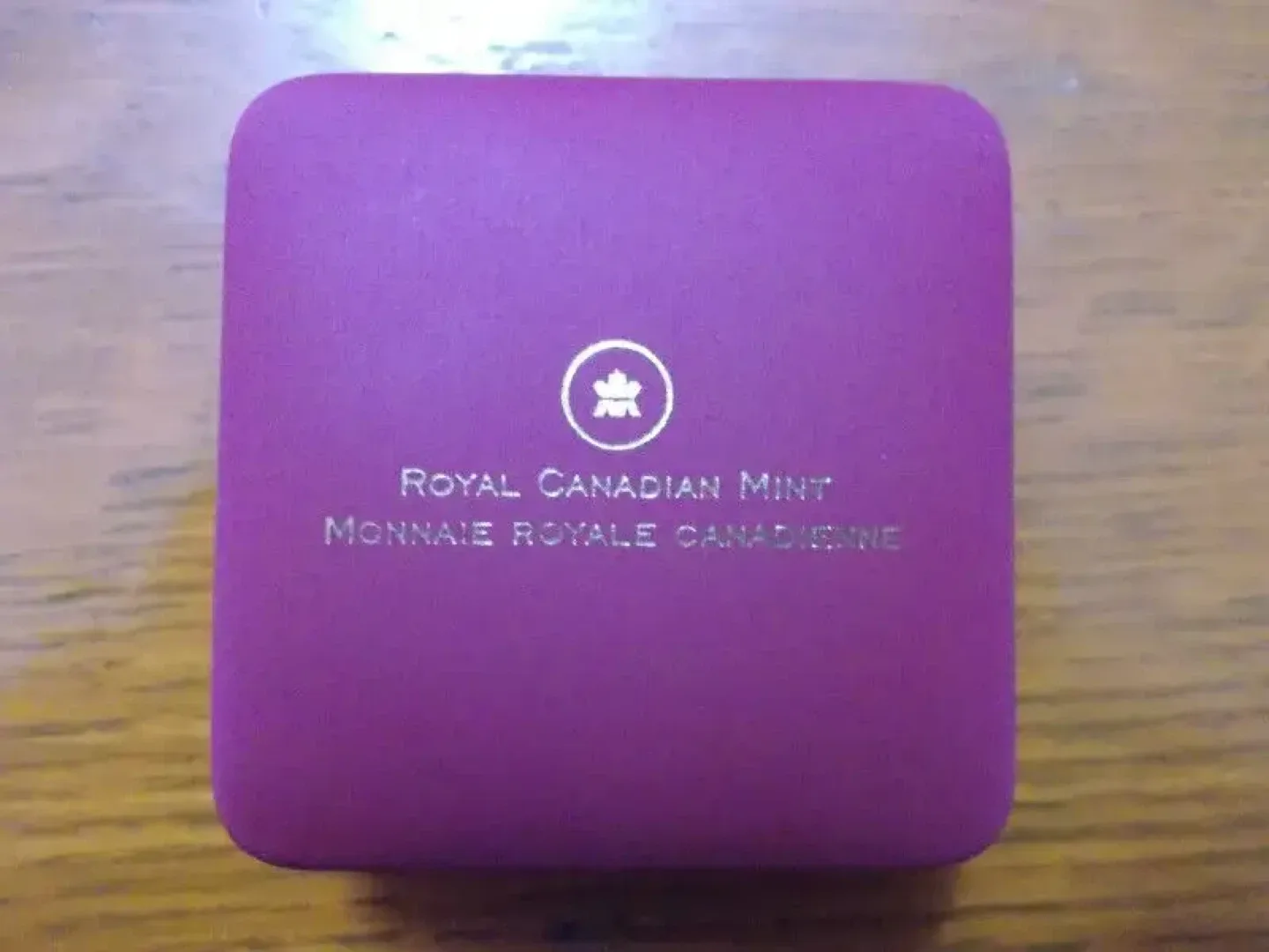 Royal Canadian Mint 2010 Proof Silver Dollar image indicator(6)