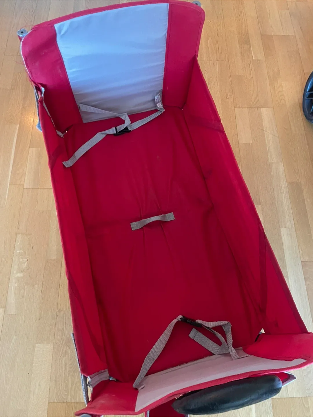 Radio Flyer Red Foldable Wagon image indicator(5)