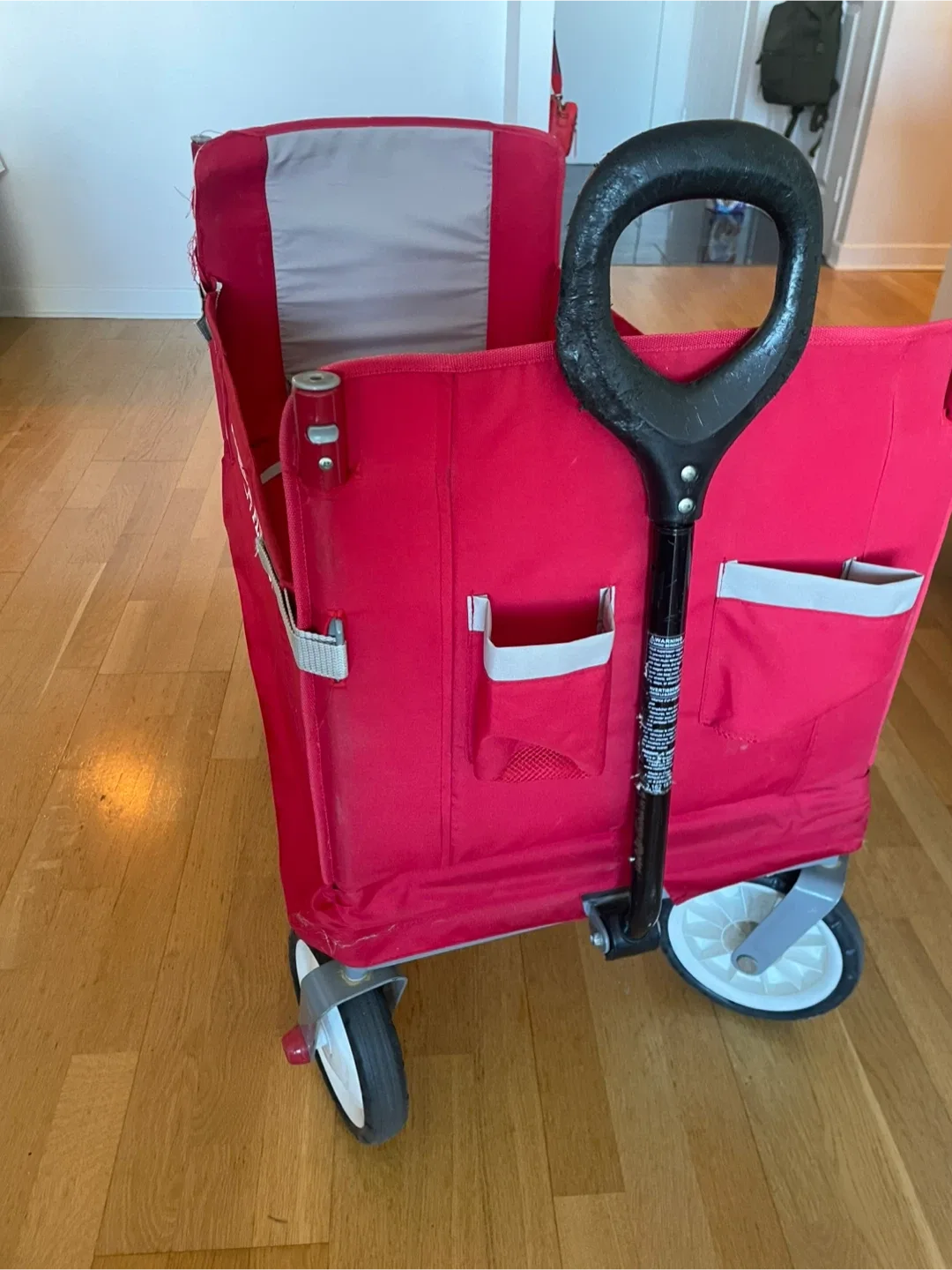 Radio Flyer Red Foldable Wagon image indicator(7)