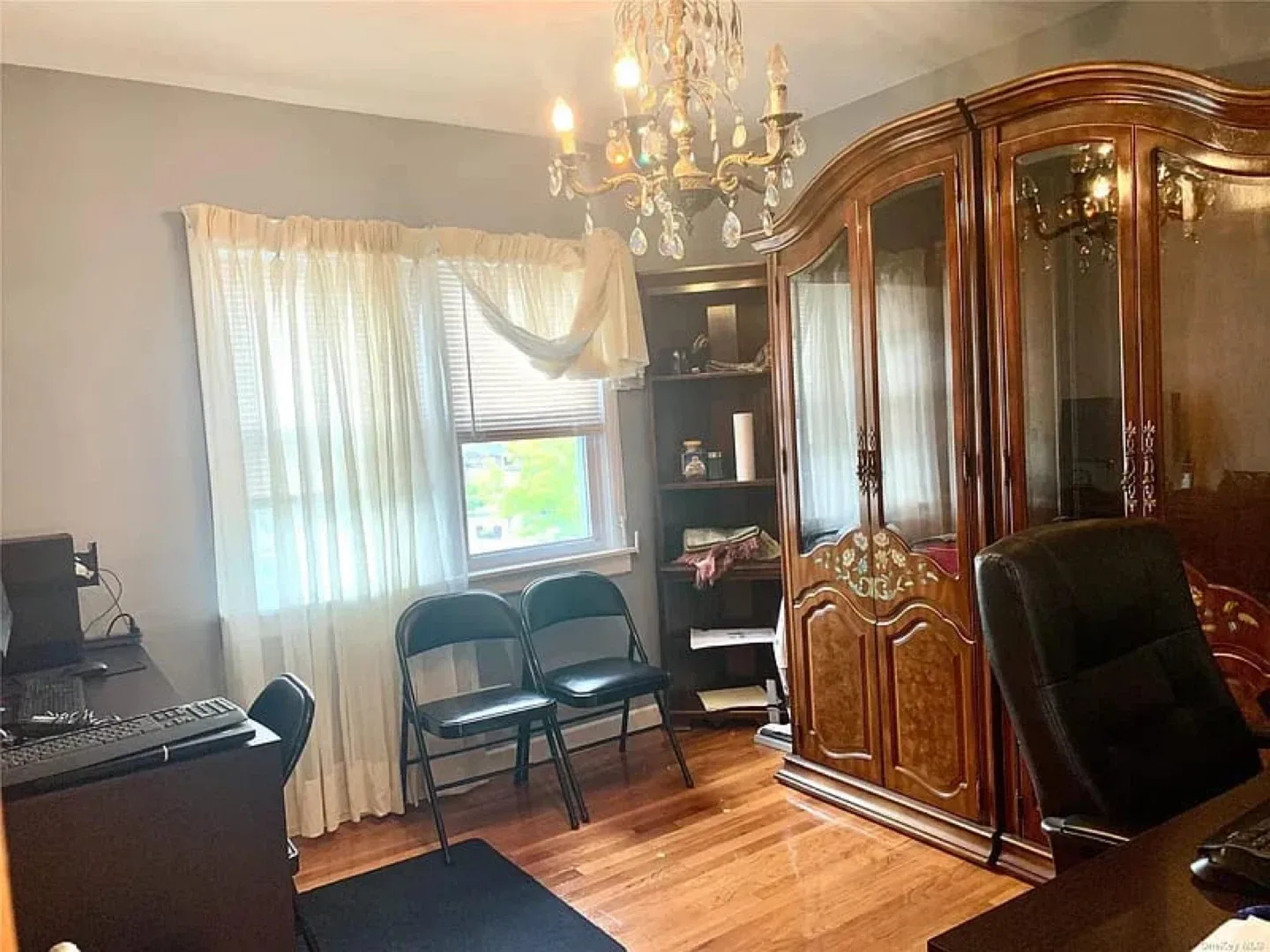 Home for rent real state agent image indicator(6)