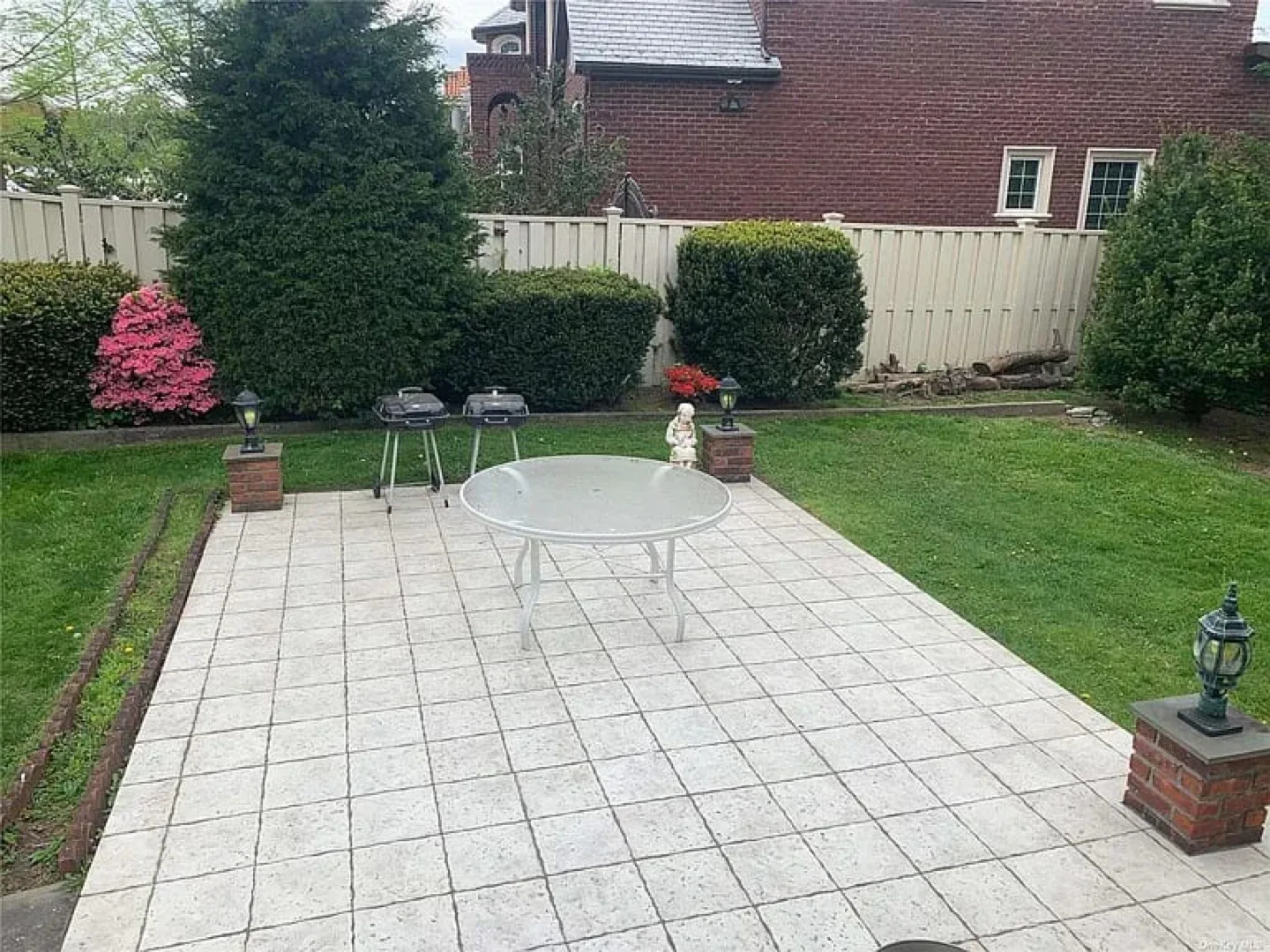 Home for rent real state agent image indicator(2)