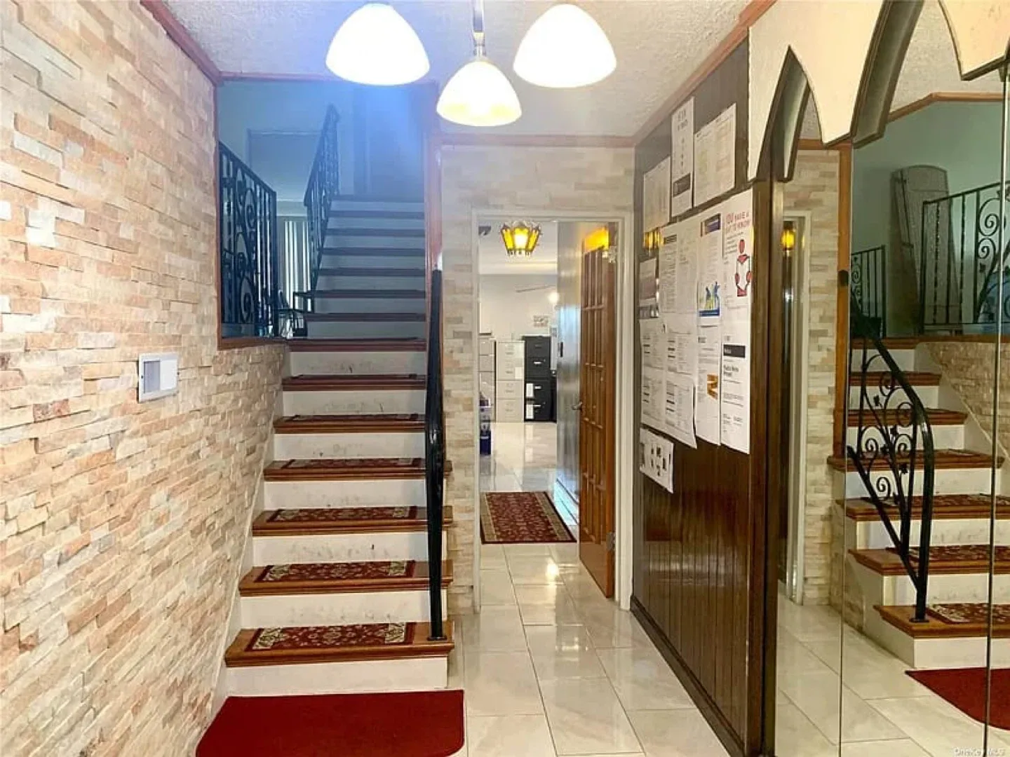 Home for rent real state agent image indicator(7)