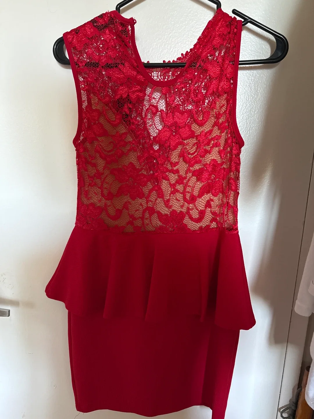Red Lace Peplum Dress image indicator(2)