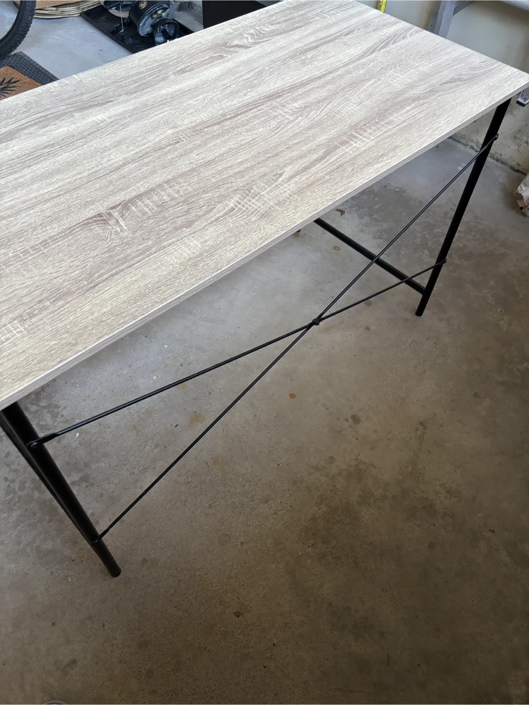 Simple Desk with Black Legs - photo 2