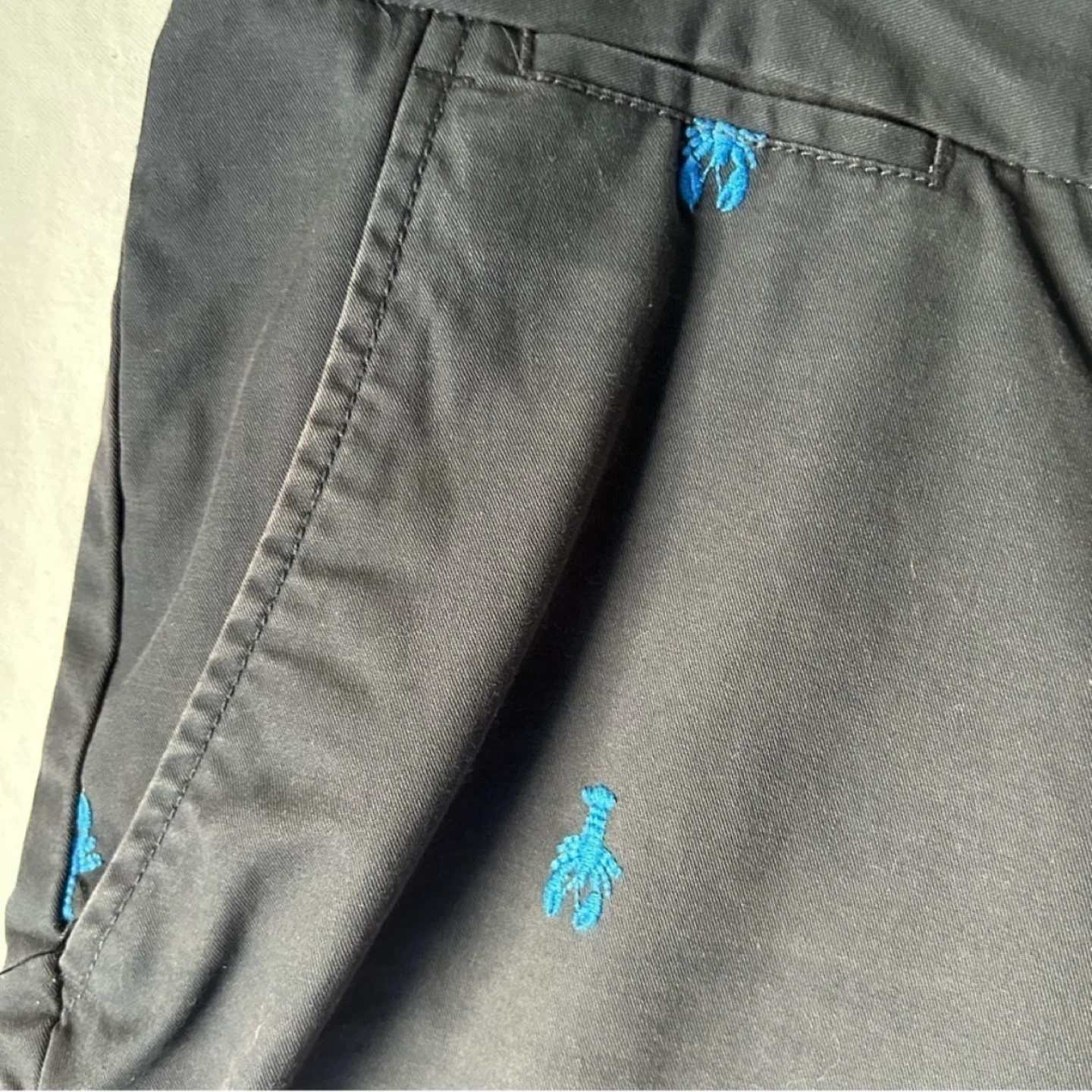 Old Navy Flat Front Lobster Embroidered Twill Shorts Size 38 - photo 2