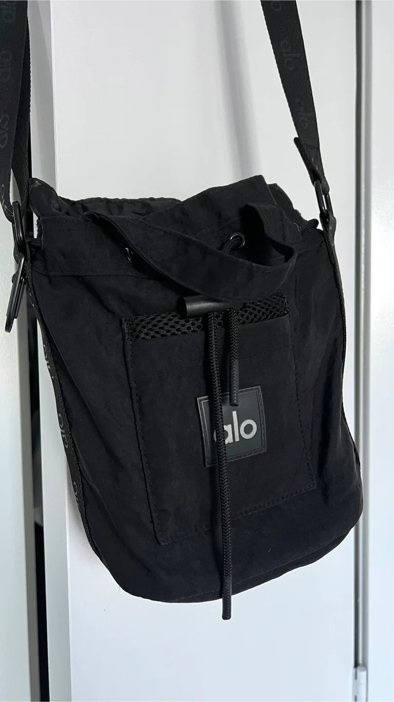 Alo Cross Body Bucket Bag image indicator(3)