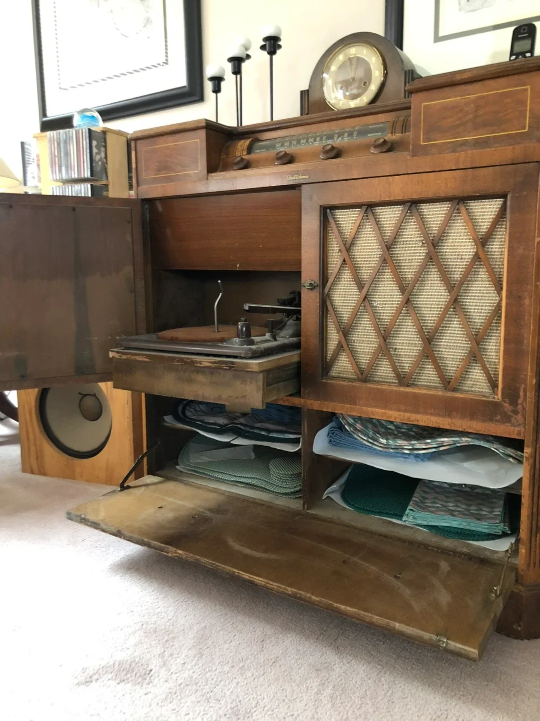 Electrohome Model 218A Radio-Phonograph Combination image indicator(3)