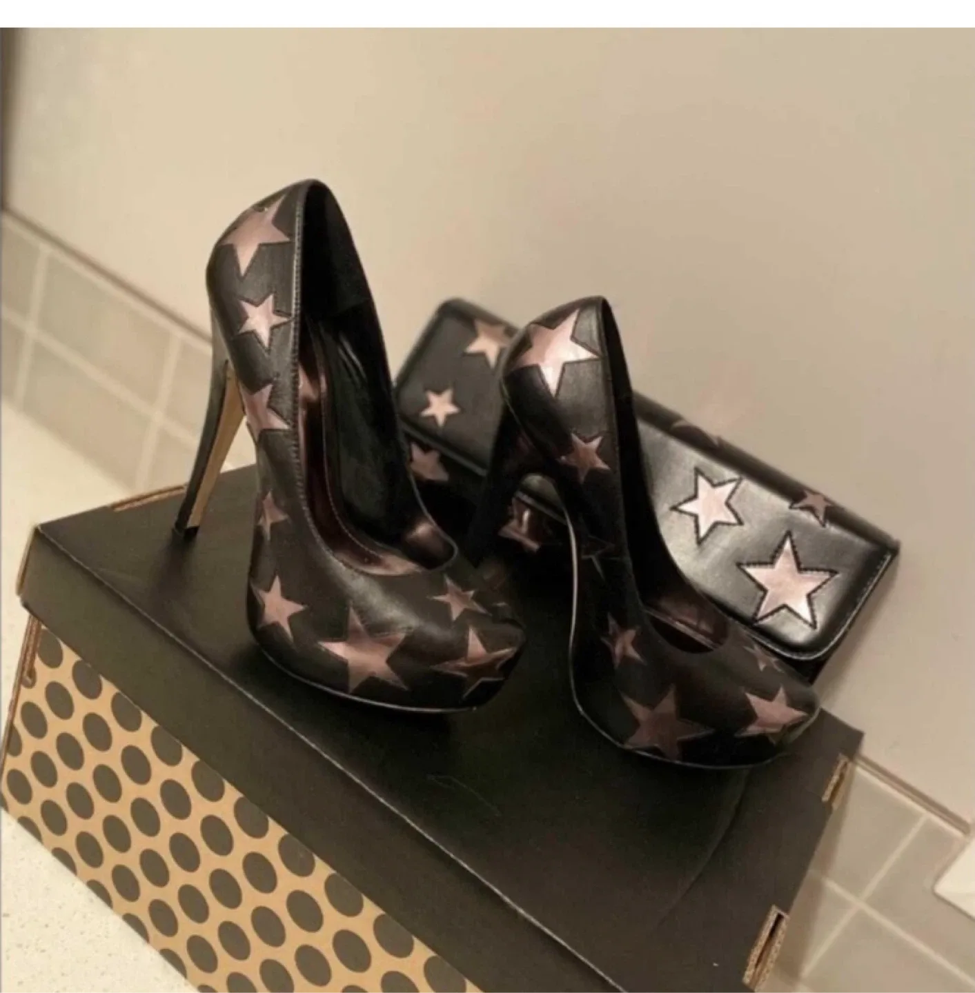 Aldo STAR PATTERN Heels & Clutch Set image indicator(2)