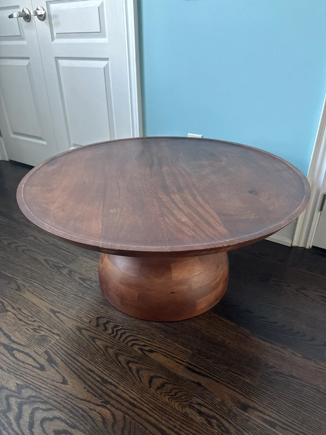 Solid Wood Round Coffee Table image indicator(2)