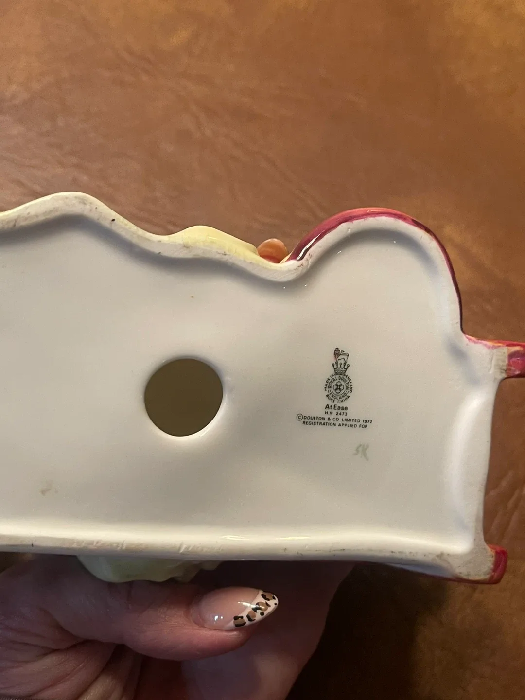 Royal Doulton Figurine at Ease HN 2473 image indicator(2)