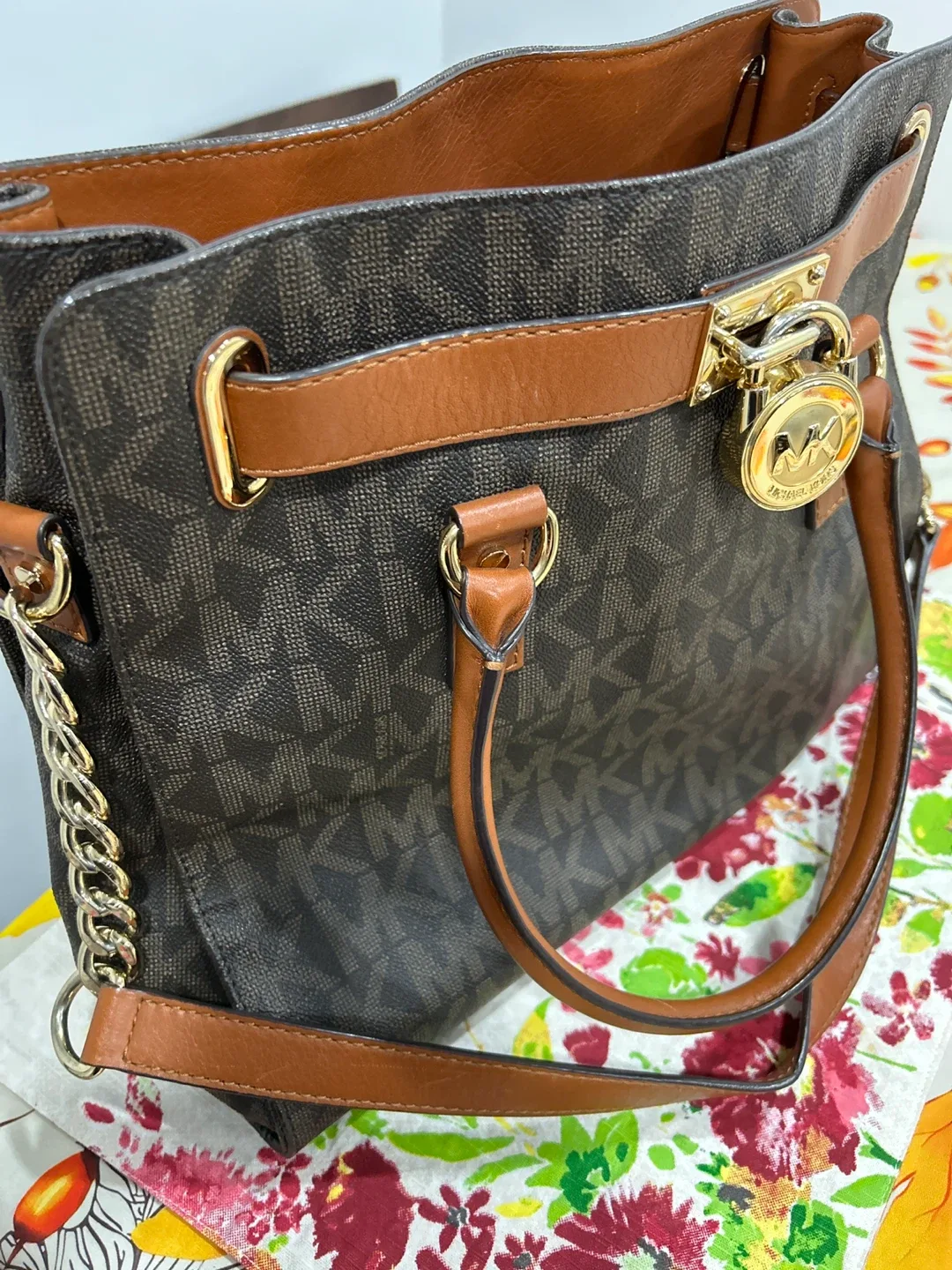 Michael Kors Handbag image indicator(2)