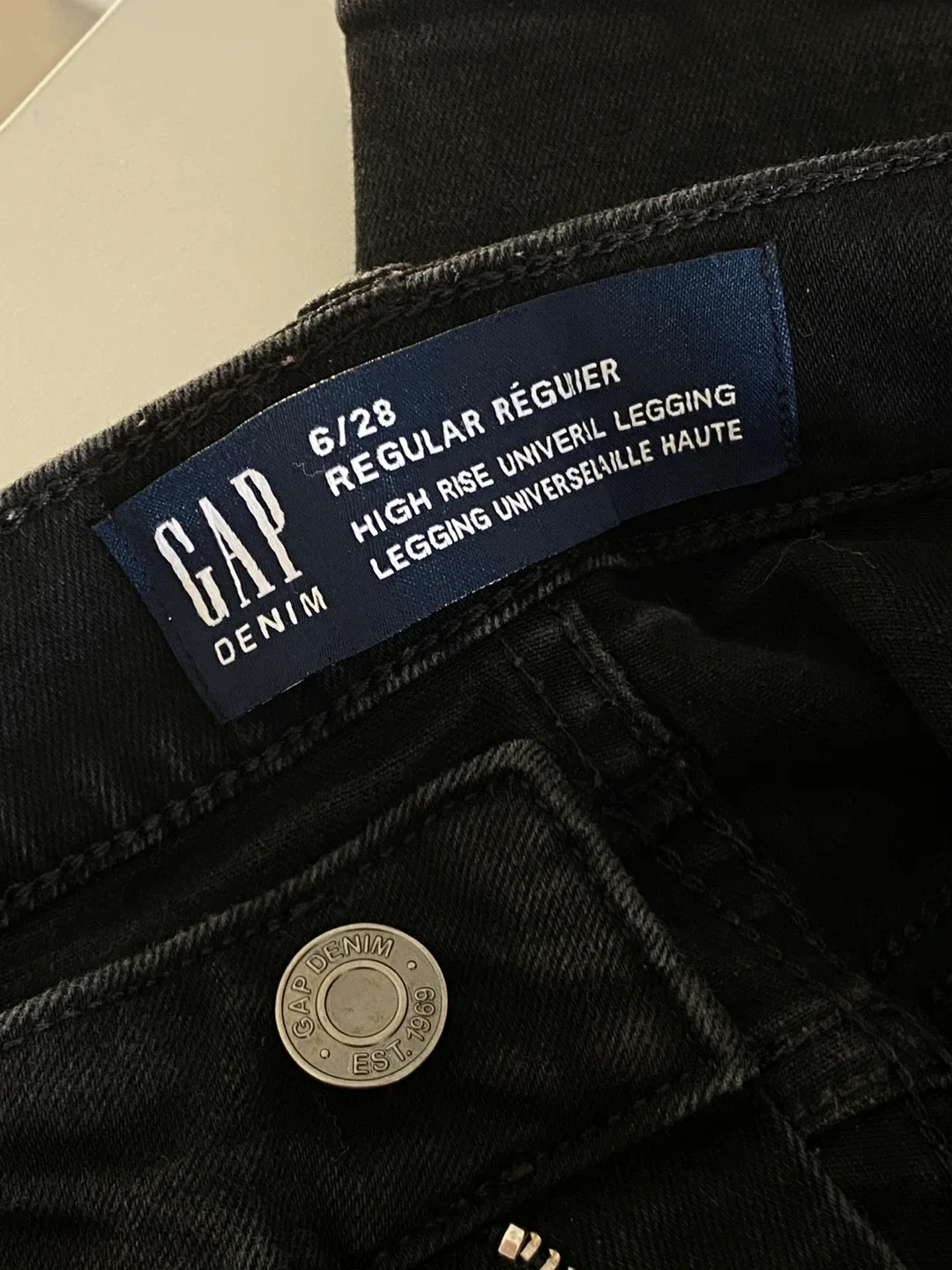 GAP High Rise Legging Jeans image indicator(3)