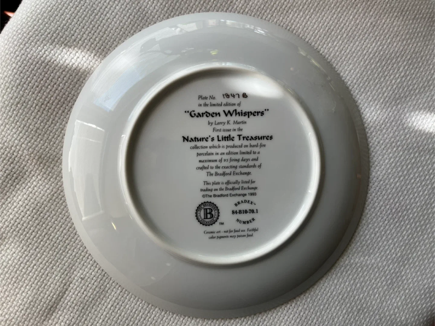 Bradford Exchange Collector’s Plate- Hummingbird and Babies image indicator(4)