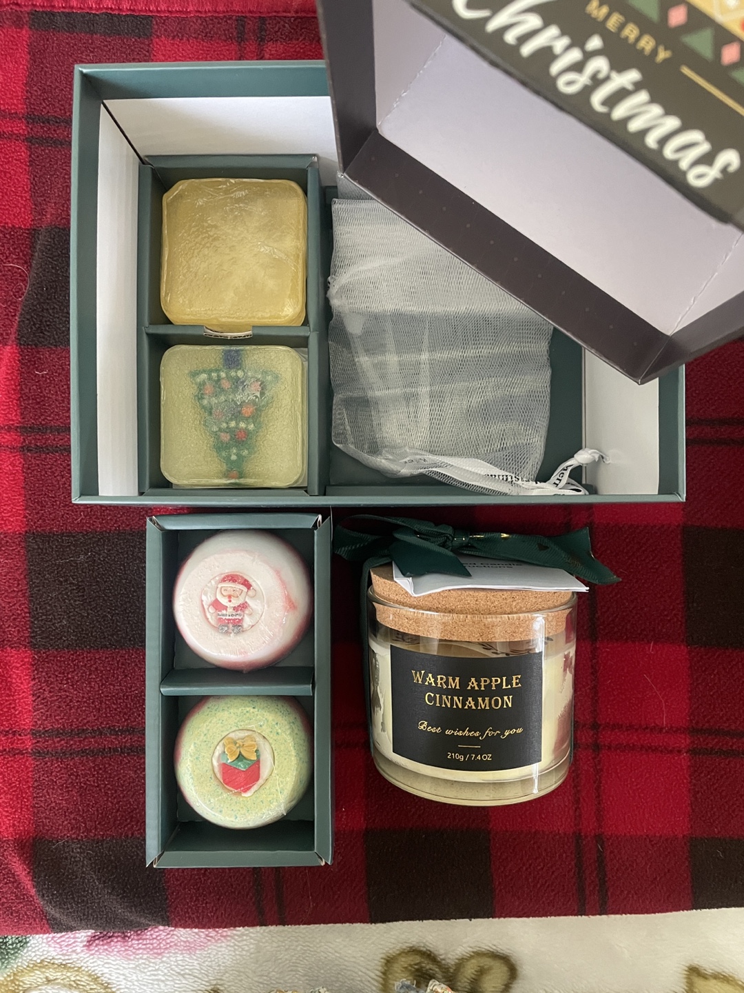 Christmas Gift Set - Candle, Soaps & Bath Bombs