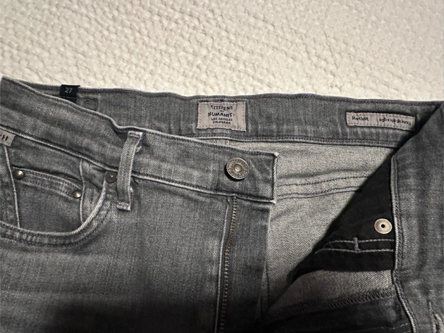 Women’s designer jeans image indicator(4)