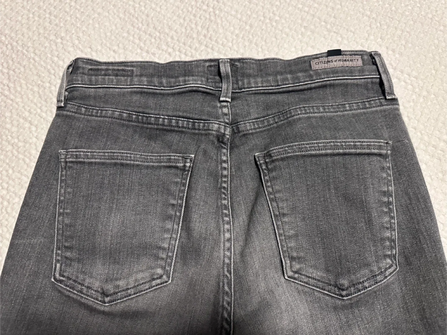 Women’s designer jeans image indicator(3)