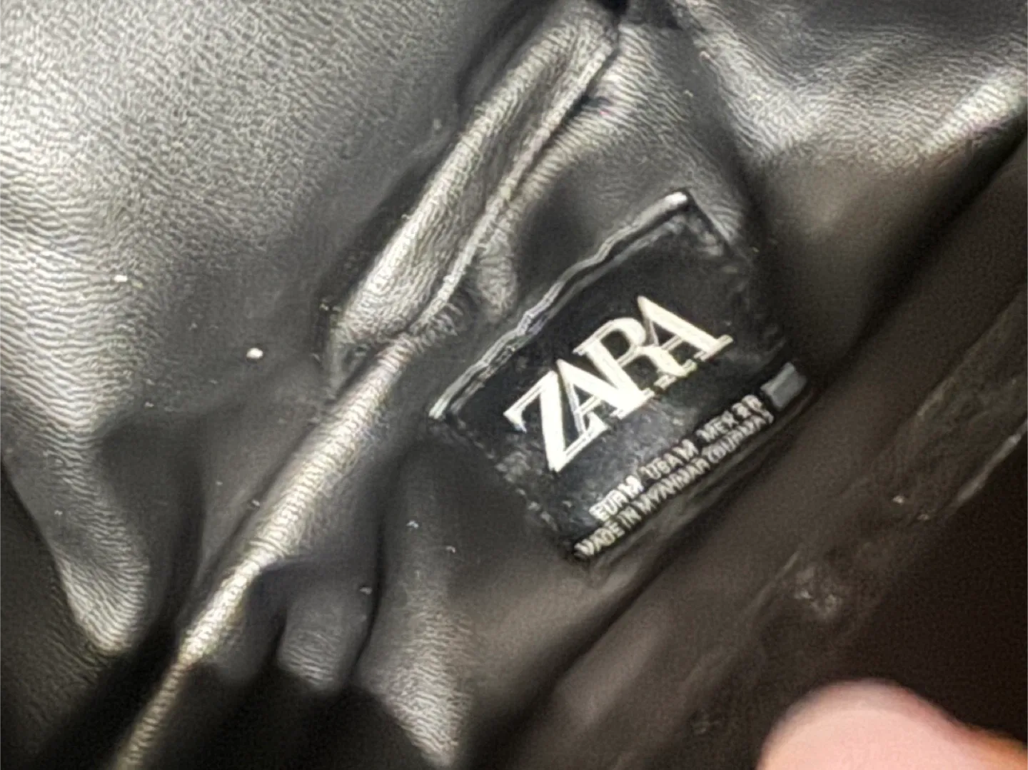 Zara Black Puffer Vest with Hood - Size M image indicator(3)