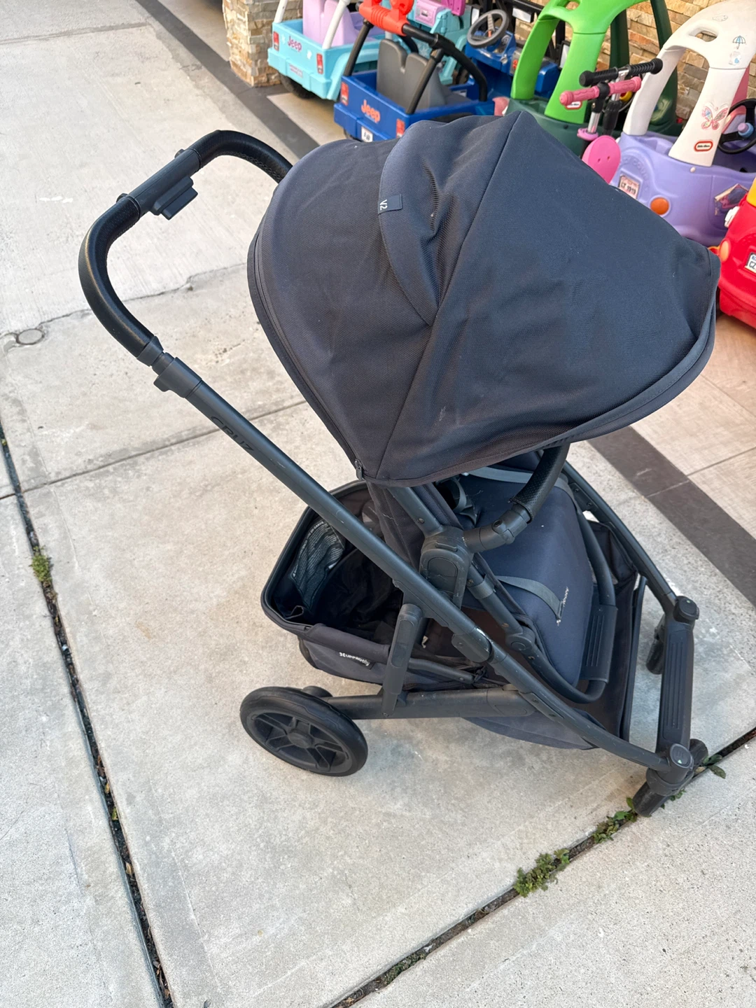 UPPAbaby V2 G-LUXE Stroller - Black - photo 3