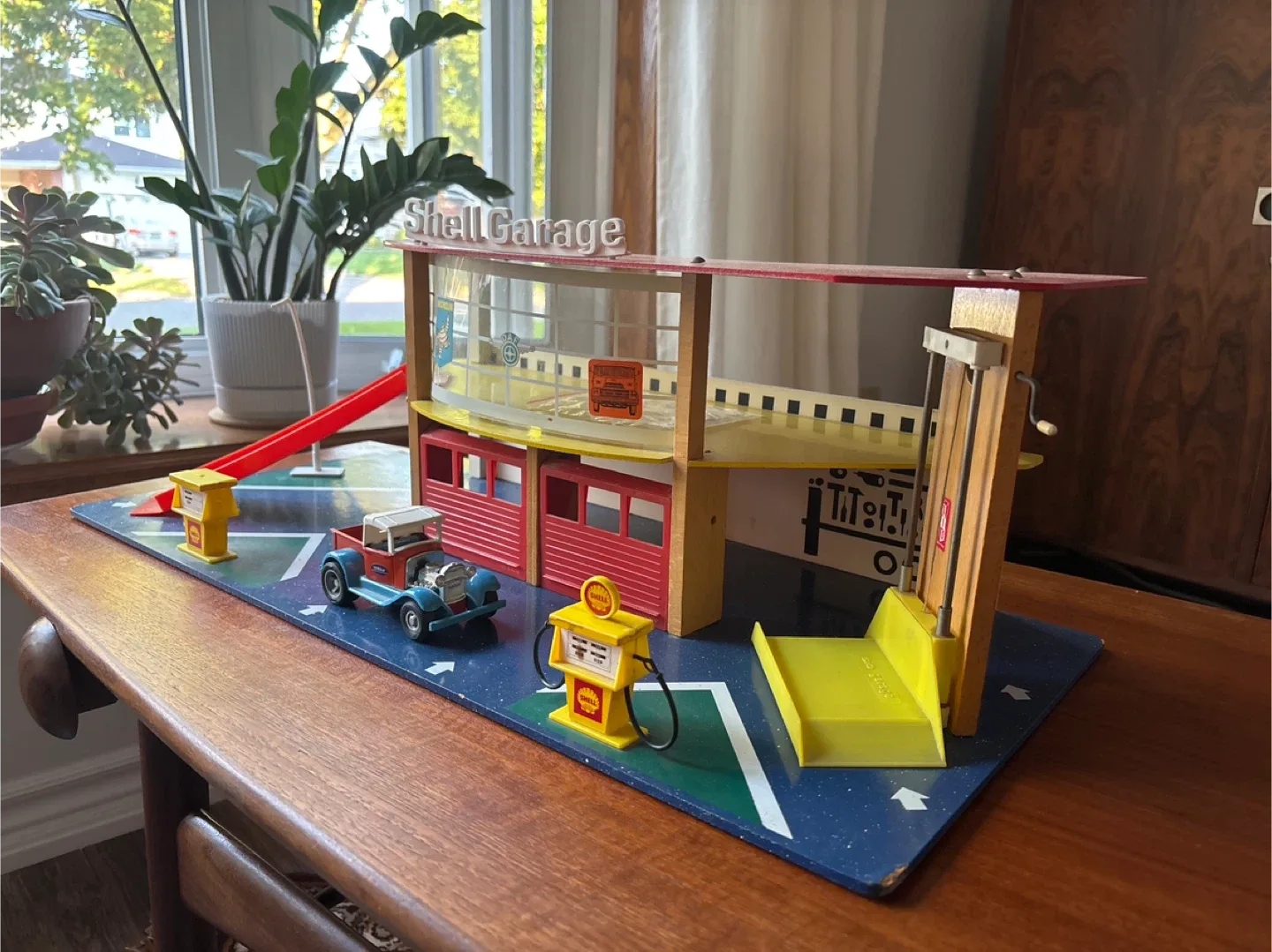 Vintage Shell Garage Playset image indicator(2)