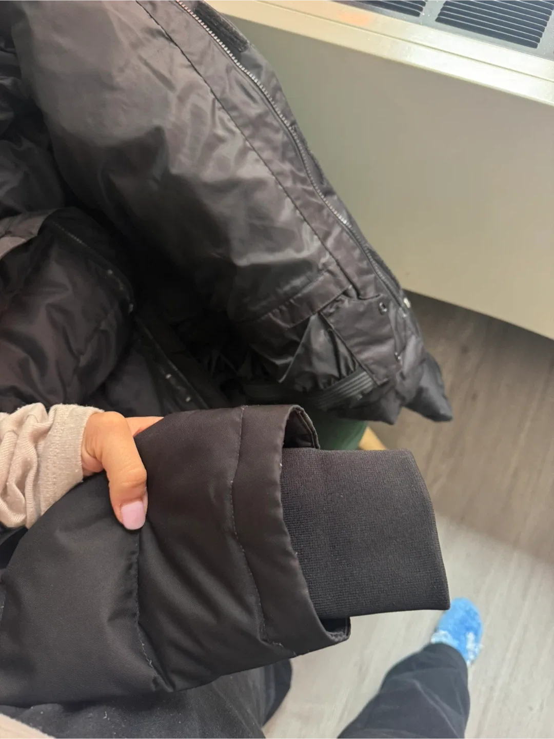 The North Face Black Puffer Jacket image indicator(5)