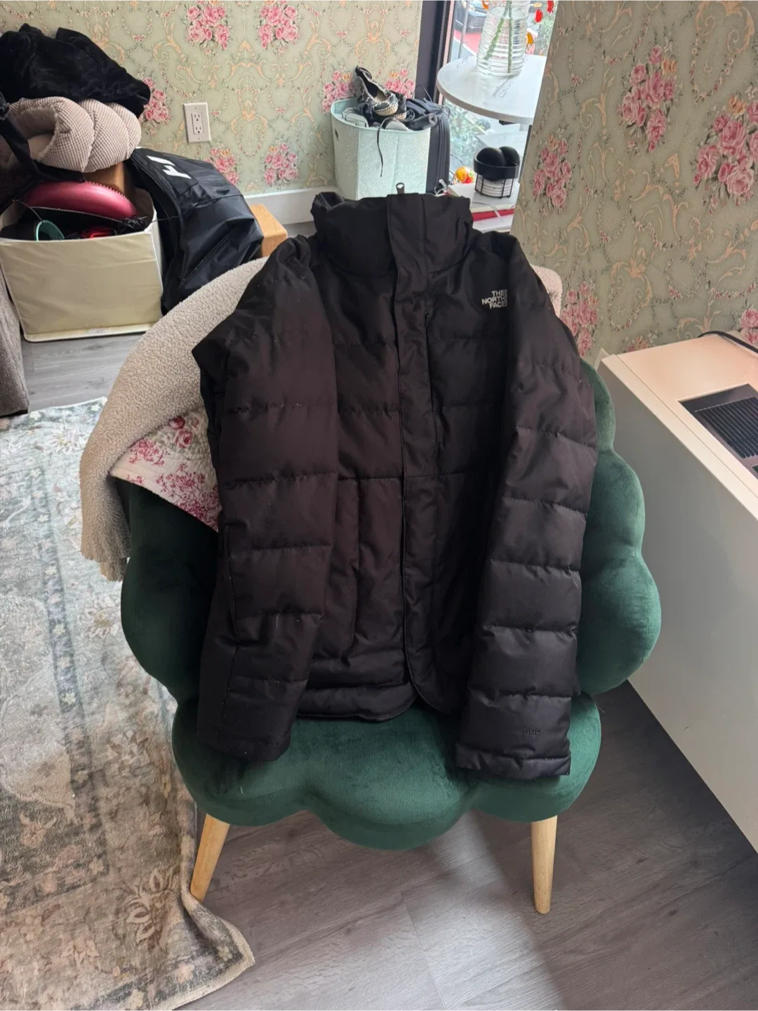 The North Face Black Puffer Jacket image indicator(4)