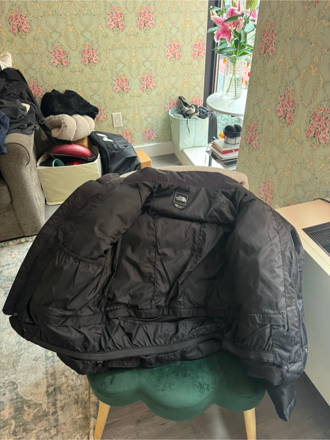 The North Face Black Puffer Jacket image indicator(8)