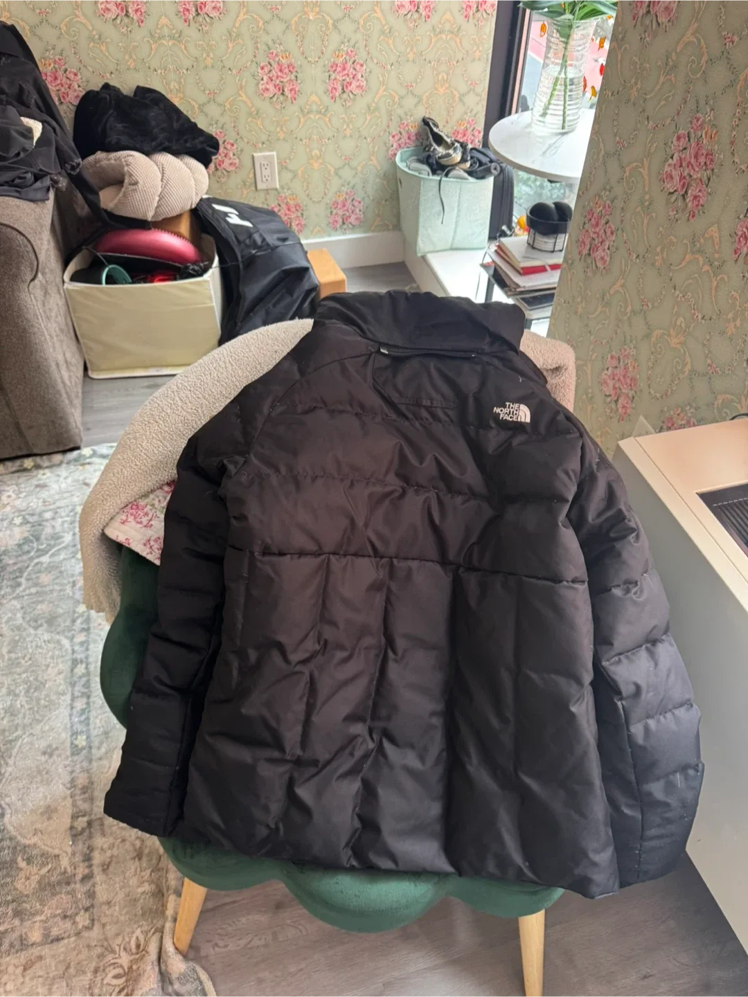 The North Face Black Puffer Jacket image indicator(7)