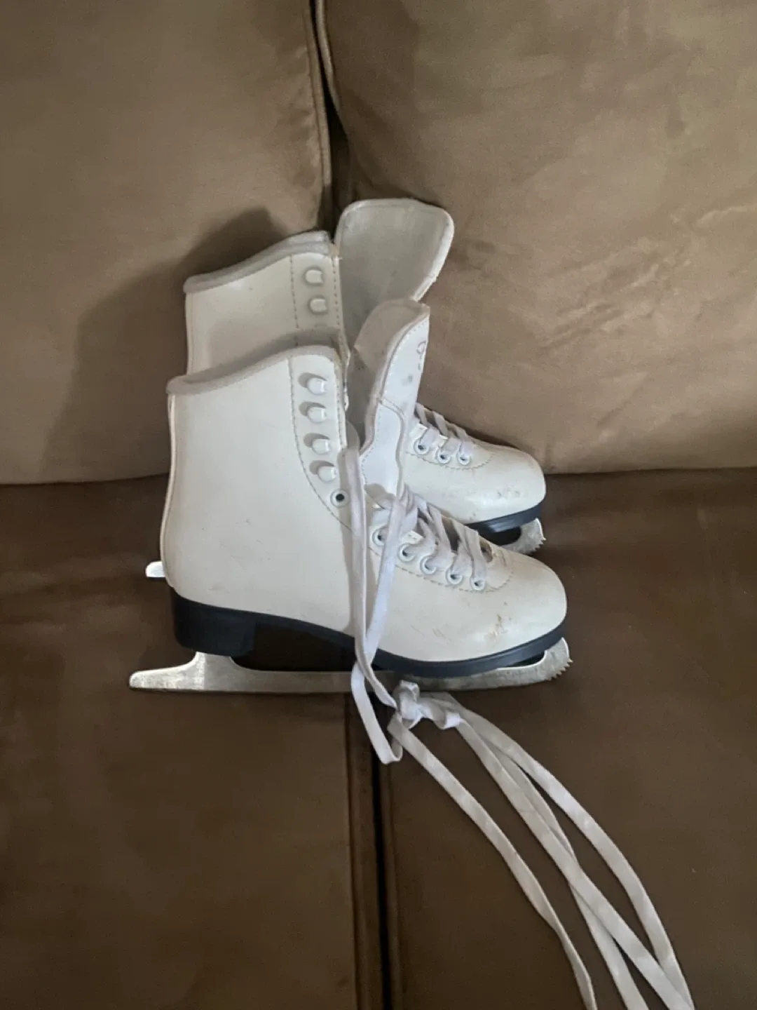 Cameo Ice Skates, White image indicator(2)