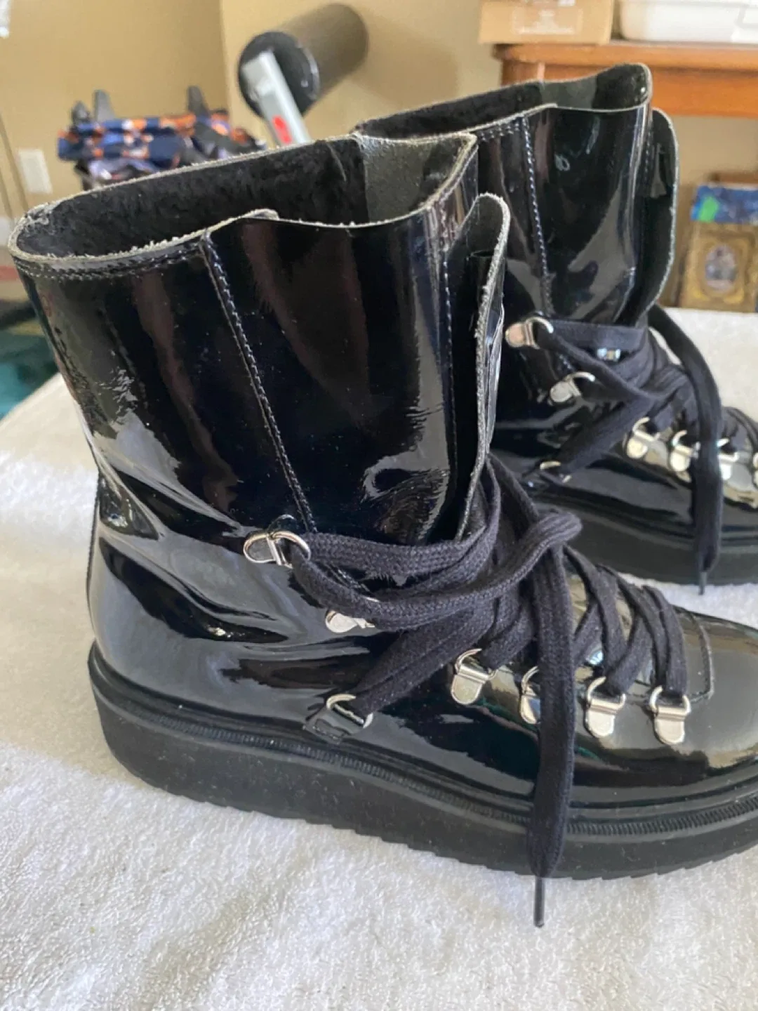 BEST OFFER ACCEPTED KENZO PARIS SIZE  7  ALASKA BLACK BOOTS image indicator(2)